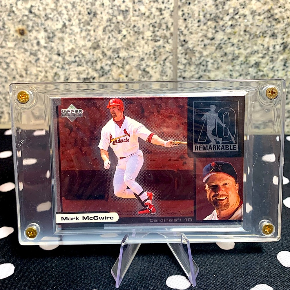 Mark McGwire 1999 Upper Deck Remarkable Holo St. Louis Cardinals Legend Hitter!!